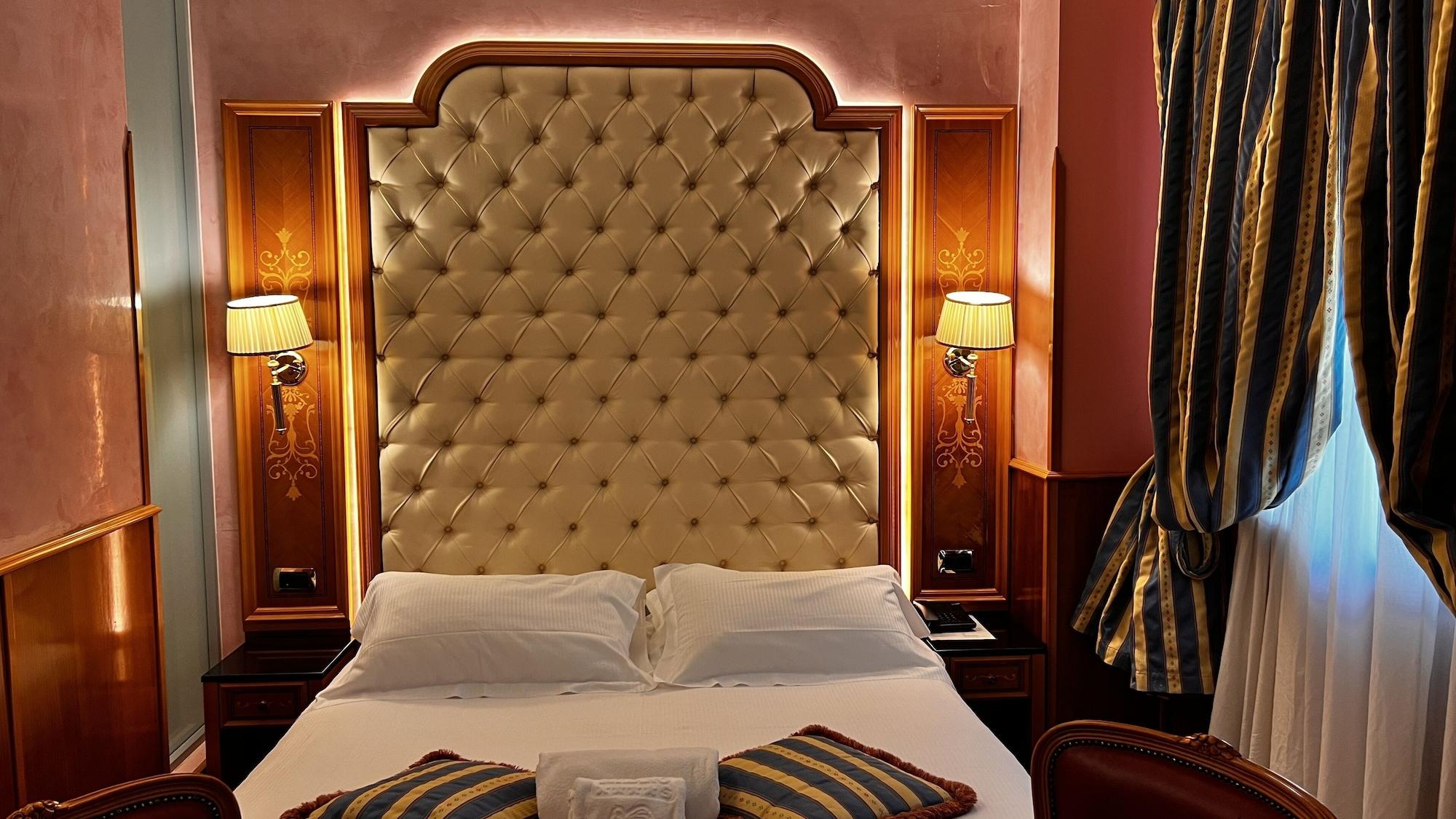 Hotel Vittoria Милан Экстерьер фото